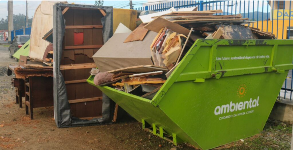Pontos de descarte de móveis em Joinville têm alta procura da população