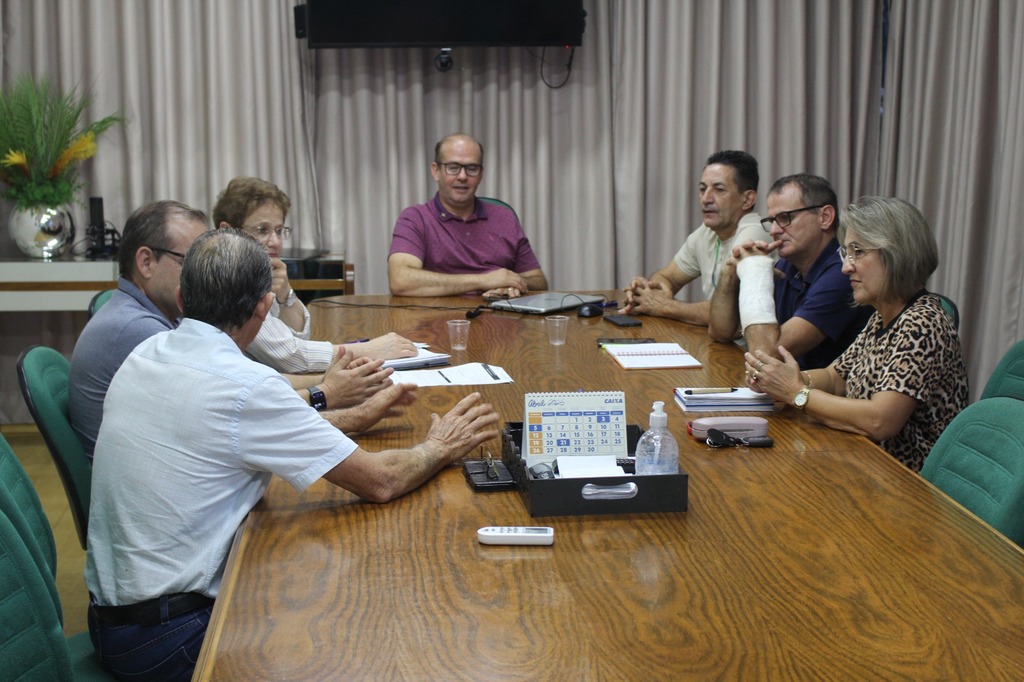 Pinhalzinho recebe sinalização de R$ 1,8 milhão para obras, esporte e qualificação profissional