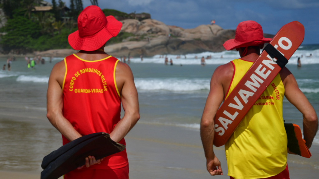 Temporada de verão encerra com avaliação positiva e sem mortes em áreas monitoradas nas praias de Imbituba