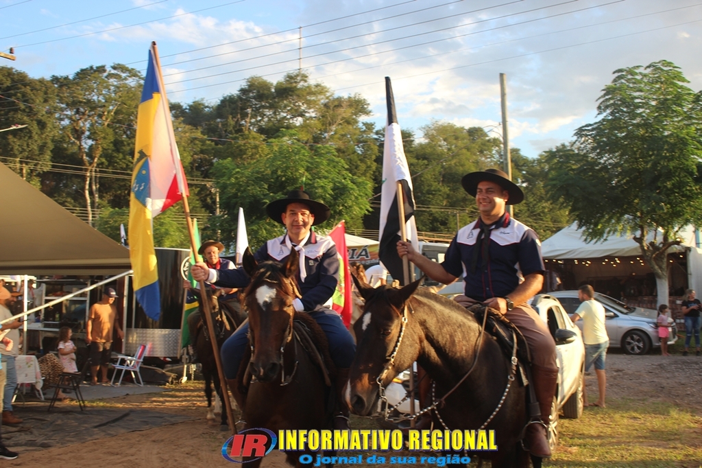 DESFILE MARCA A ABERTURA DO XXX RODEIO CRIOULO NACIONAL DO CTG PORTEIRA CATARINENSE DE SÃO JOÃO DO SUL