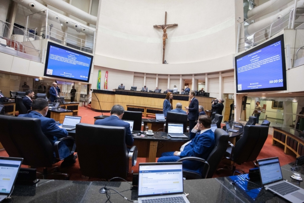 Alesc aprova projeto que garante acompanhante a crianças em atendimentos médicos