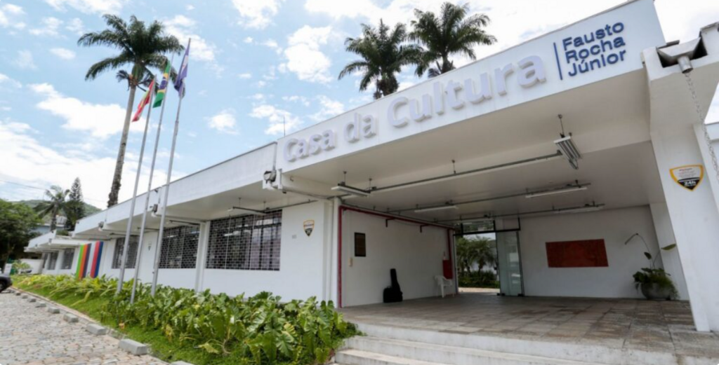 Roda de choro celebra tradição brasileira na Casa da Cultura em Joinville