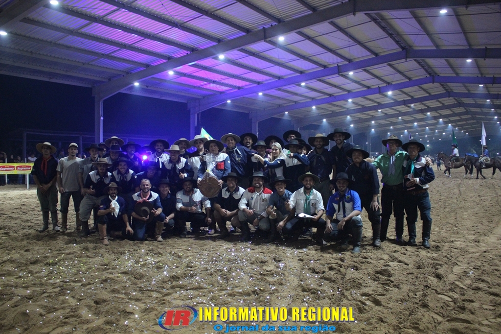 HOMENAGENS E EMOÇÃO MARCOU A ABERTURA OFICIAL DO XXX RODEIO CRIOULO NACIONAL DO CTG PORTEIRA CATARINENSE