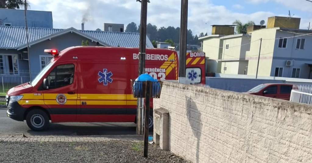 Morador sofre queda de telhado e mobiliza resgate dos bombeiros em Pouso Redondo
