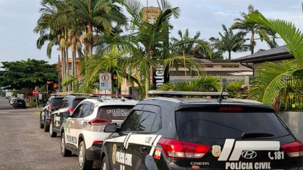 Condenado por tráfico e porte ilegal de arma é preso em Garopaba