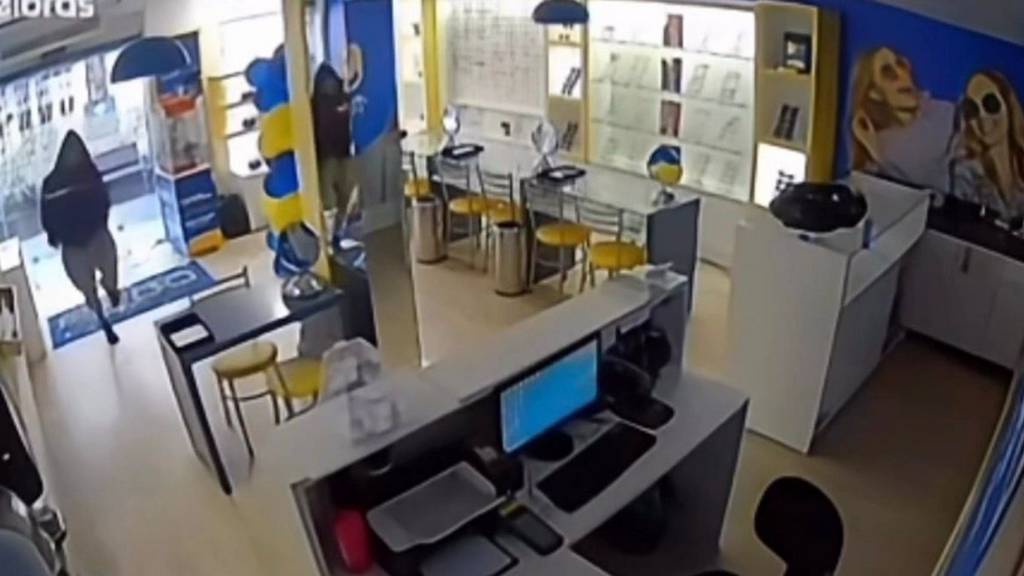 Ação relâmpago assusta comerciantes no Centro Histórico de Laguna; veja vídeo