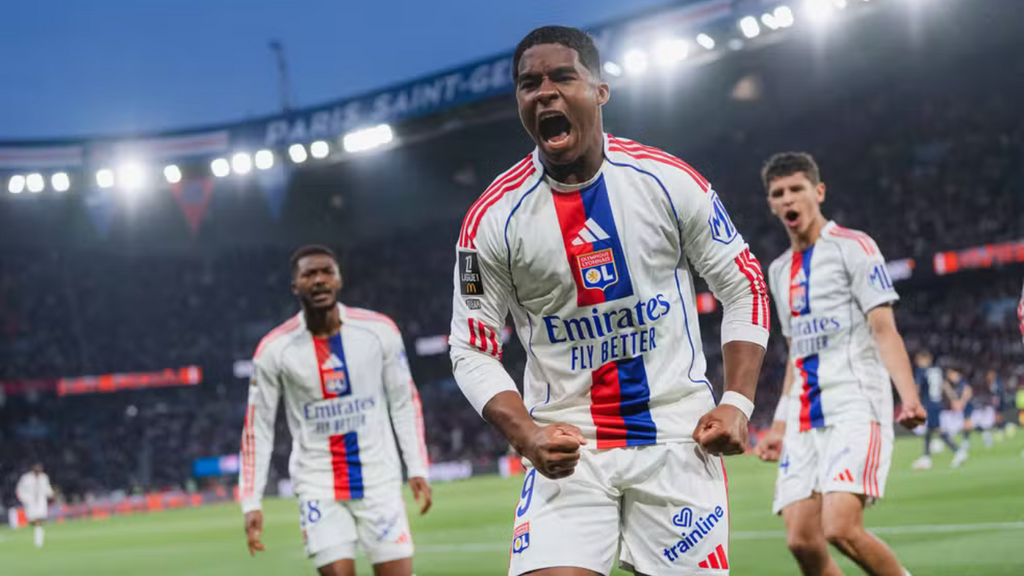 A 28 dias da convocação e 54 da estreia, Endrick brilha contra o PSG e ganha força por vaga na Copa