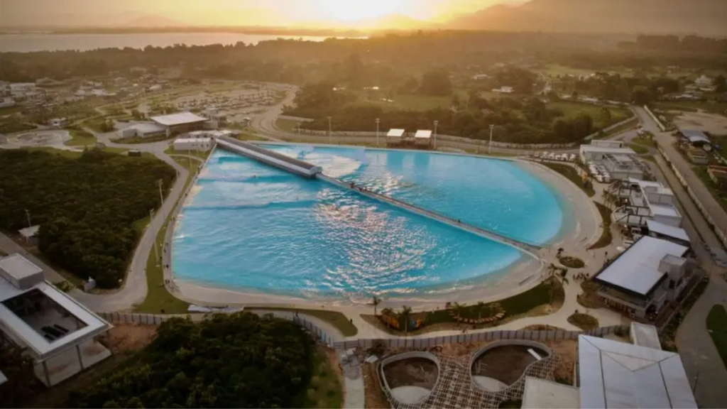 Garopaba se reinventa e une tradição do surfe com tecnologia para atrair turistas e investidores