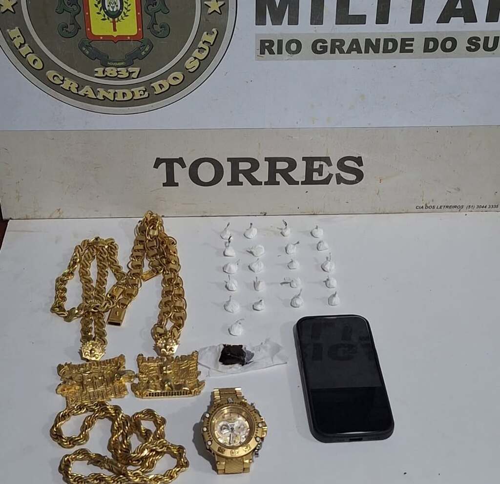 BRIGADA MILITAR PRENDE TRÊS HOMENS POR TRÁFICO DE ENTORPECENTES EM TORRES