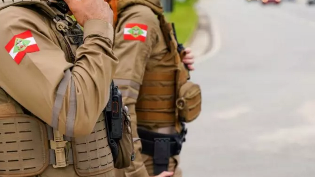 Imagem Reprodução Divulgação - Homem é condenado por exibir bandeira nazista em frente de casa em SC