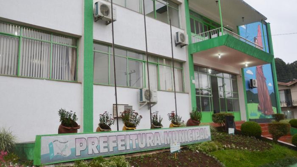 Anita Garibaldi acata recomendação e retifica norma que ampliava atribuições dos profissionais de apoio escolar