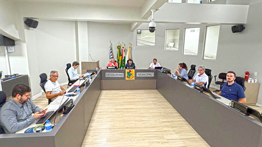 VEREADORES DE CAPINZAL COBRAM AÇÕES EM CARROS ABANDONADOS, TRÂNSITO E SEGURANÇA COMUNITÁRIA
