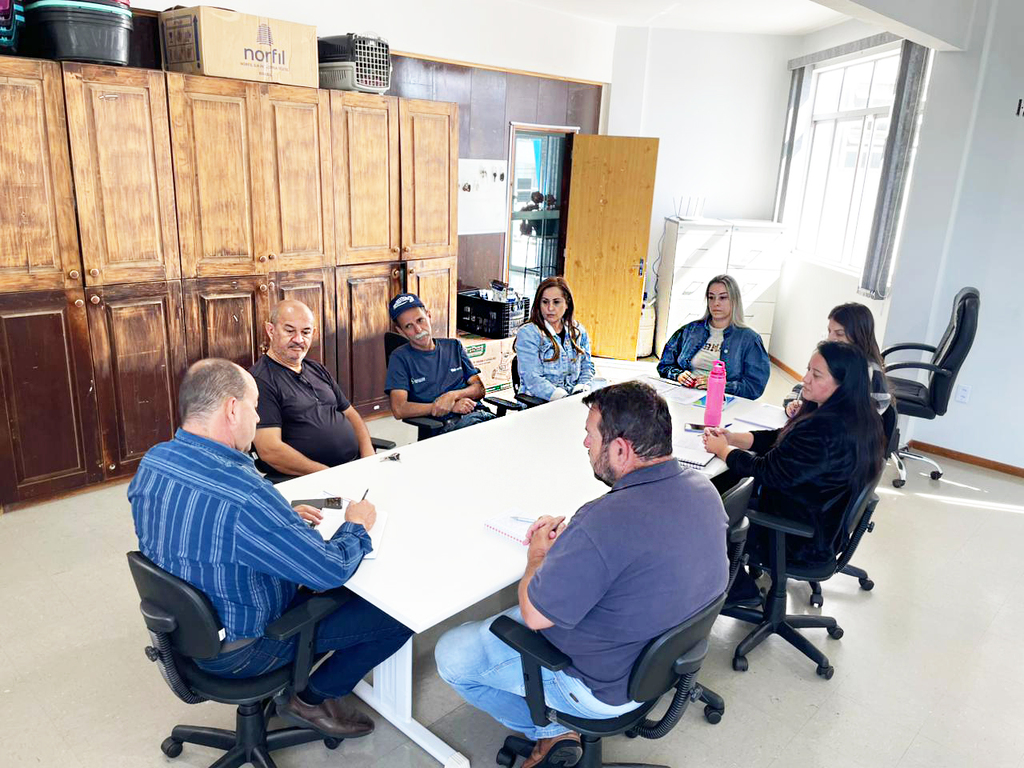 Prefeito se reúne com equipe da Agricultura e Meio Ambiente para alinhar ações no setor rural