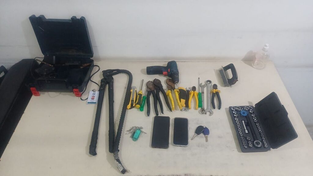 AÇÃO INTEGRADA DA POLÍCIA MILITAR RESULTA NA PRISÃO DE SUSPEITOS DE FURTO DE FIOS E RECUPERAÇÃO DE GRANDE QUANTIDADE DE COBRE NA REGIÃO