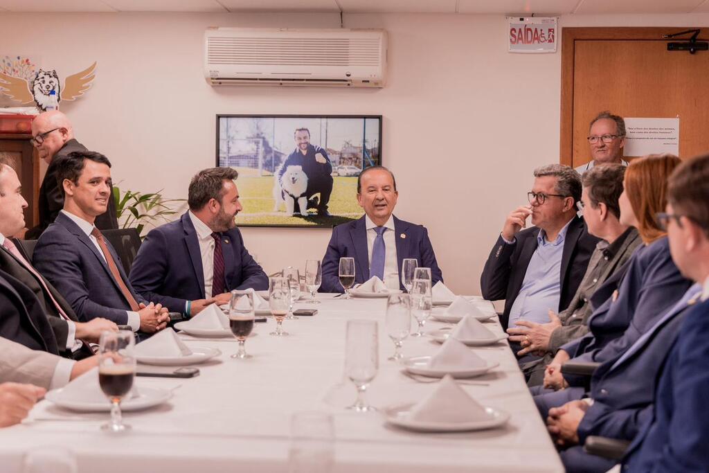 Governador prestigia reunião da bancada do PL na Alesc