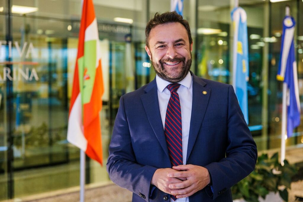 Deputado Marcius Machado propõe lei para garantir contratação de artistas locais em eventos financiados com recursos públicos em SC
