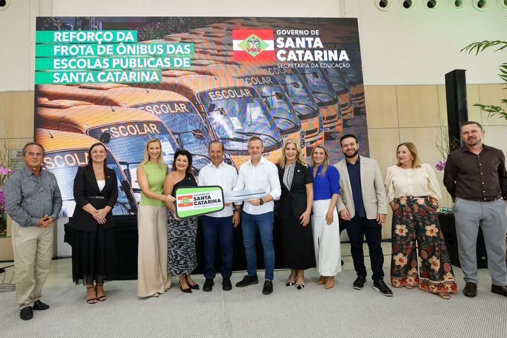 Governo de Santa Catarina finaliza entrega de 100 novos ônibus escolares para transporte de estudantes das redes públicas de ensino