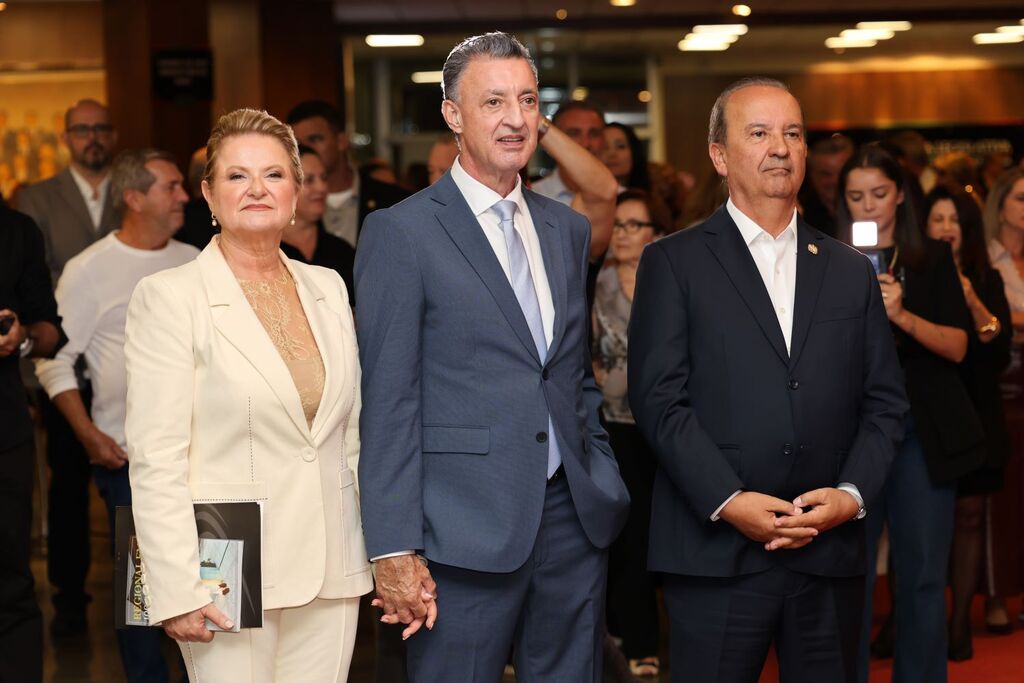 Governador participa do lançamento de livro que narra a história de emissora de rádio em Florianópolis