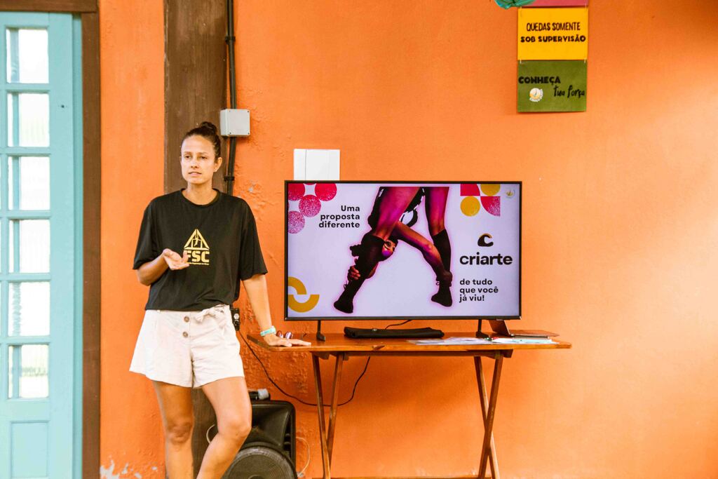 Biblioteca de Imbituba vira galeria a céu aberto com intervenção artística neste sábado