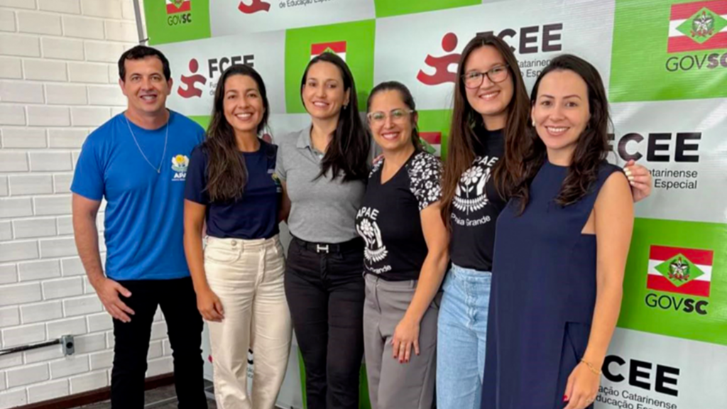 COLABORADORAS DA  APAE DE SÃO JOÃO DO SUL  PARTICIPARAM DE CAPACITAÇÃO DE PROJETOS EM SÃO JOSÉ