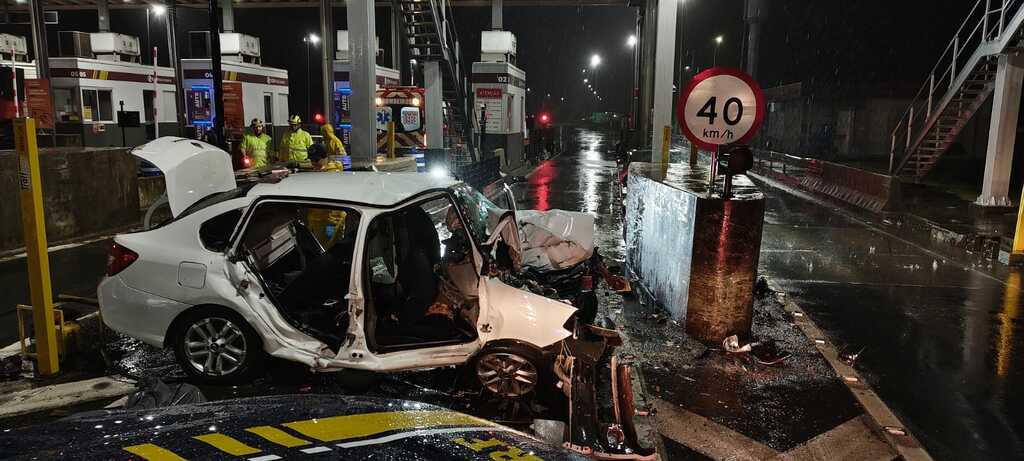 GRAVE ACIDENTE NA PRAÇA DE PEDÁGIO DA BR-101 DEIXA DUAS VÍTIMAS FATAIS EM SÃO JOÃO DO SUL