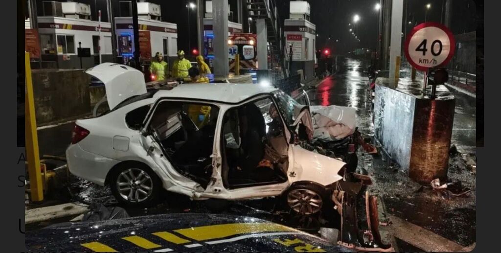 Foto Reprodução Divulgação - NSC - Mulher morre após carro bater em mureta de pedágio na BR-101 em SC