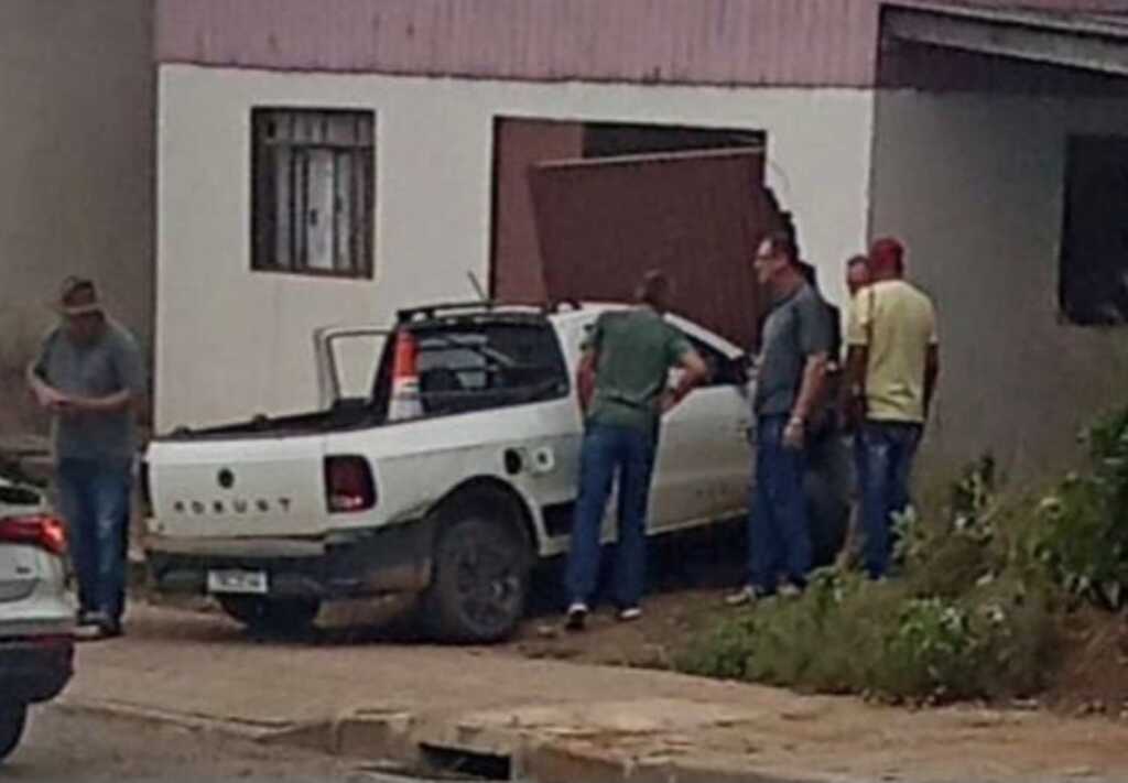 Acidente com veículo da Secretaria de Obras de Anita Garibaldi