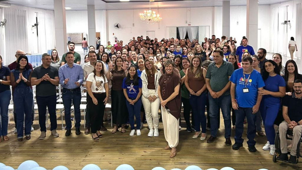 ABRIL AZUL: NOITE EMOCIONANTE REFORÇA A INCLUSÃO EM SÃO JOÃO DO SUL E MUNICÍPIO ANUNCIA DIA D PARA MÃES ATÍPICAS