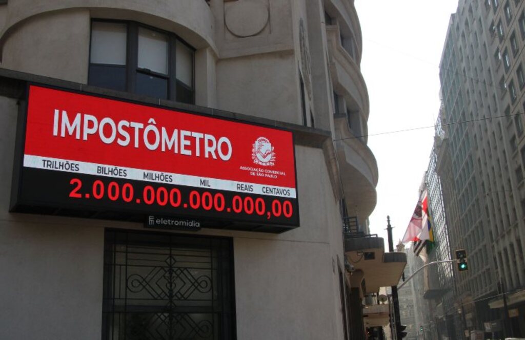 Tributação sobre consumo encarece produtos e afeta o poder de compra no Brasil