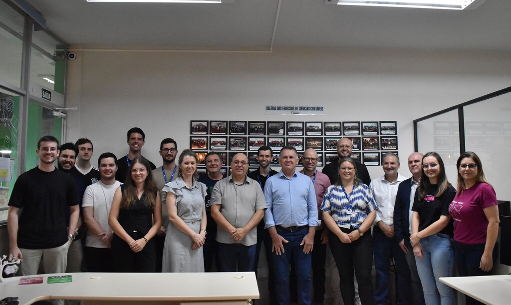 Galeria de Egressos eterniza trajetória dos 40 anos de Ciências Contábeis da Unoesc Joaçaba