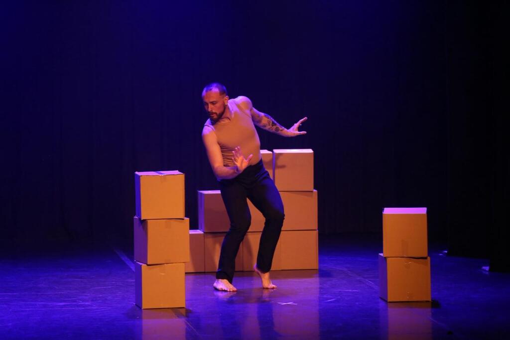 Colcha de retalhos de memórias: grupo apresenta espetáculo de dança inspirado em emoções em Joinville