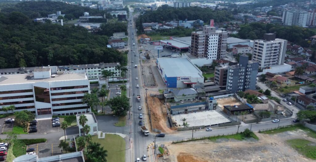 Rua Germano Wetzel será interditada para avanço das obras de duplicação da avenida Santos Dumont