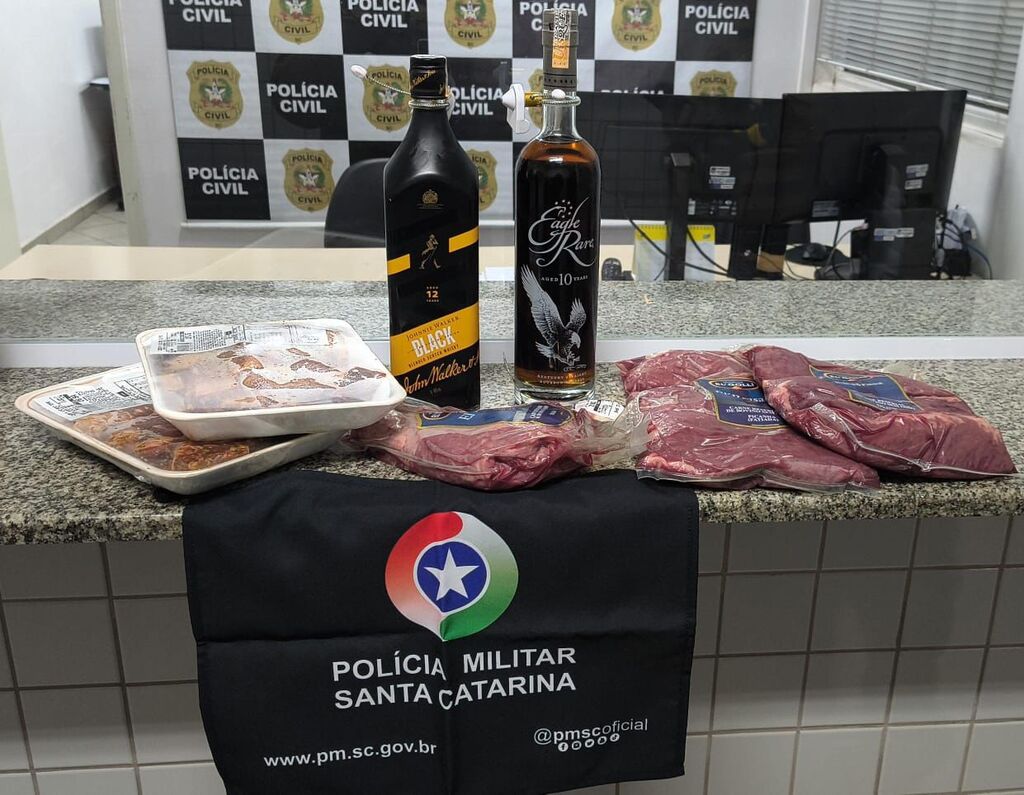 Funcionário de supermercado é detido após furtar uísque e pedaços de carne em Herval d’Oeste