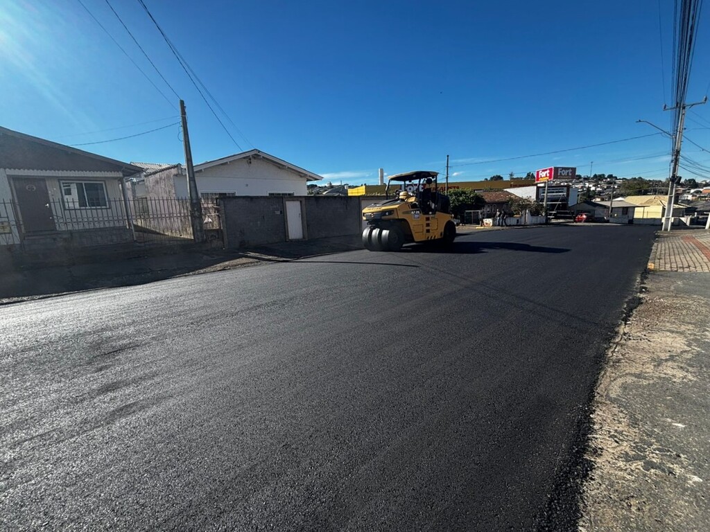 Mais qualidade urbana: Lages começa asfaltamento de 1,2 km da via Mateus Junqueira