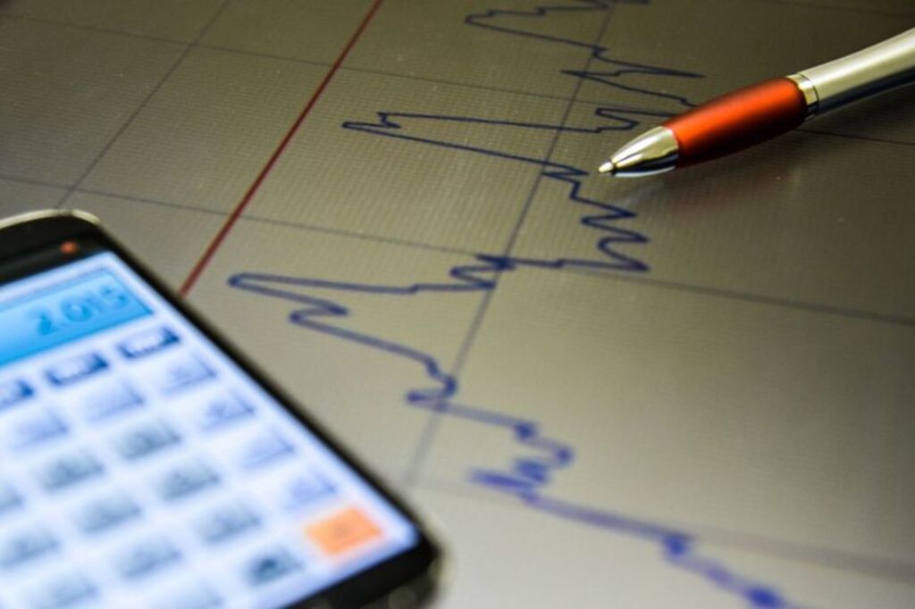 Mercado eleva previsão de inflação e rebaixa estimativa de crescimento da economia