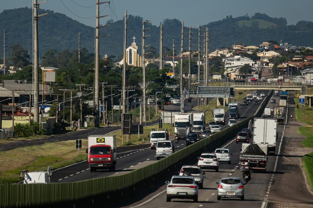 VIACOSTEIRA ESTIMA MAIS DE 635 MIL VEÍCULOS NO FERIADO DO TRABALHADOR