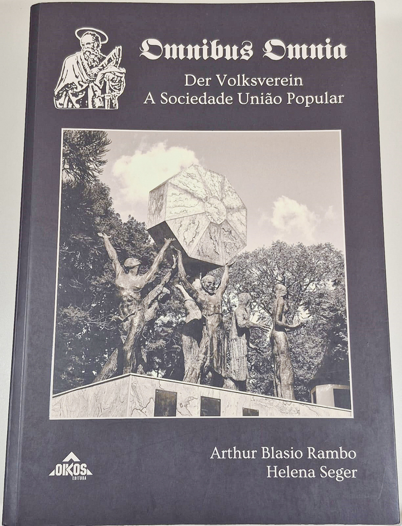 Lançamento do livro “Omnibus Omnia” em Porto Novo