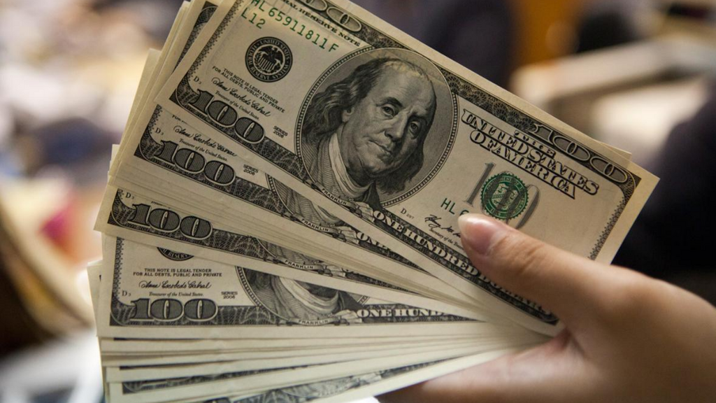 Tensão global pressiona mercados e dólar volta a R$ 5; Bolsa brasileira registra forte queda