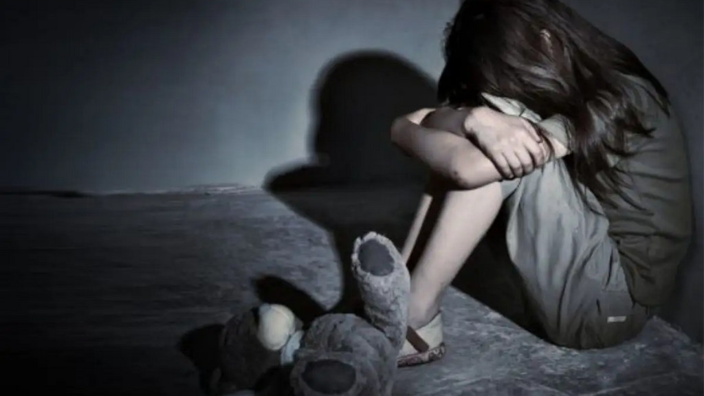 Escola identifica sinais e revela caso de abuso contra adolescente; três pessoas foram presas em Laguna