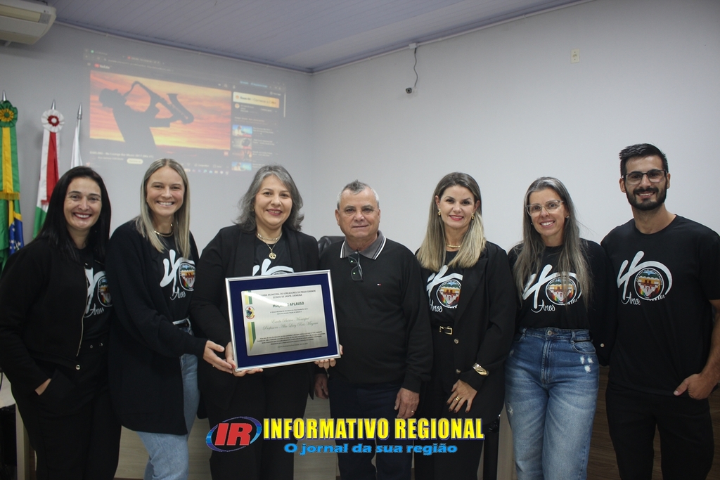 ESCOLA BÁSICA MUNICIPAL ALBA LUCI REIS MAGNUS RECEBE HOMENAGEM NA CÂMARA DE VEREADORES DE PRAIA GRANDE
