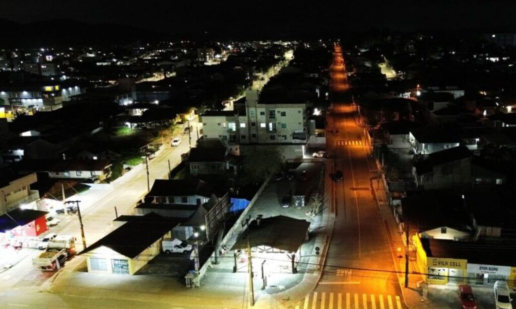 Modernização da iluminação pública avança em bairros da Zona Sul de Joinville