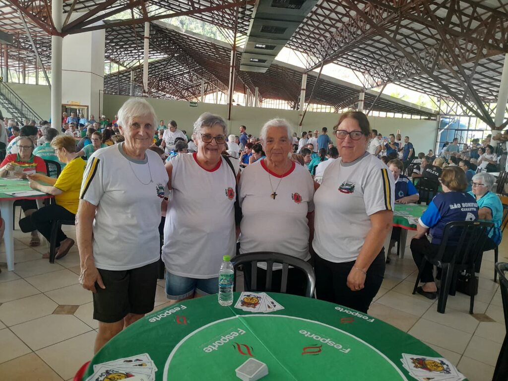 Delegação de Três Barras marca presença na fase estadual dos Jogos Abertos da Terceira Idade (JASTI)