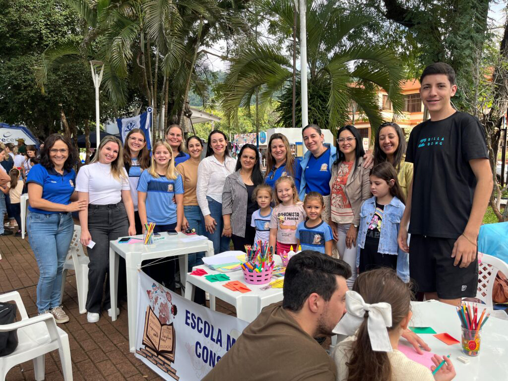 Capinzal transforma praça em palco de cultura no lançamento da Jornada Literária