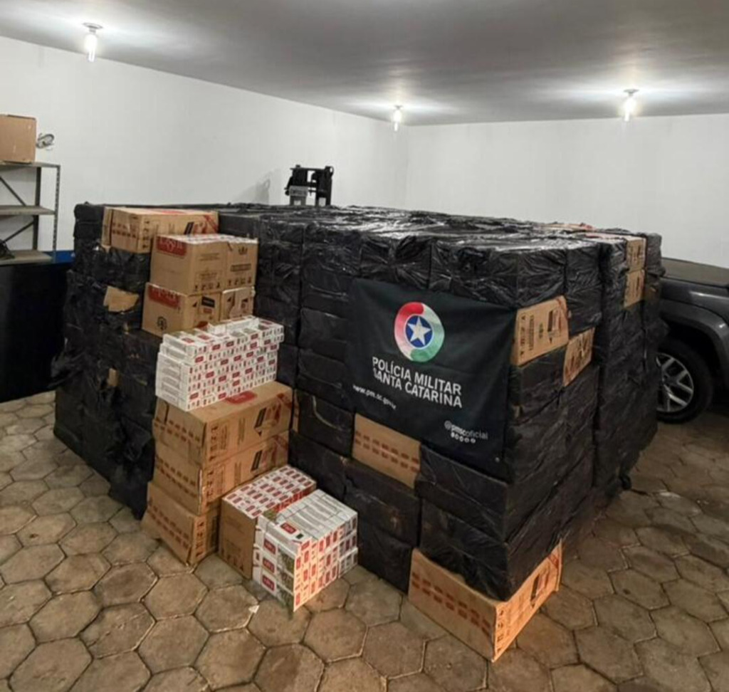 Apreendidos aproximadamente 270 mil maços de cigarro de origem estrangeira