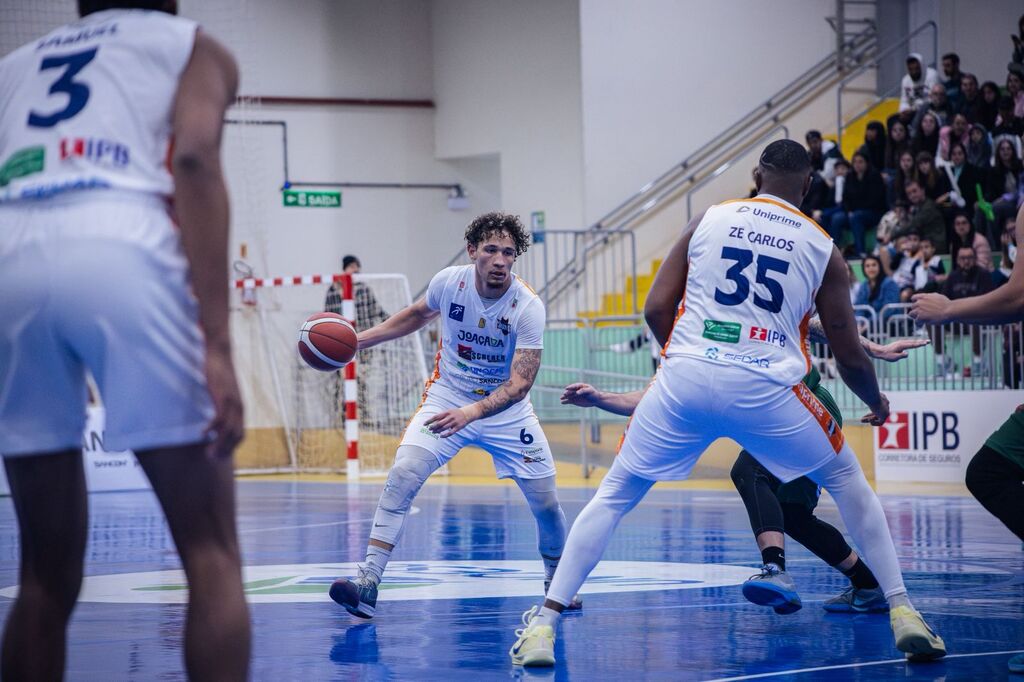 UNOESC BASKET JOAÇABA VENCE EM CASA E ABRE VANTAGEM NA SEMIFINAL