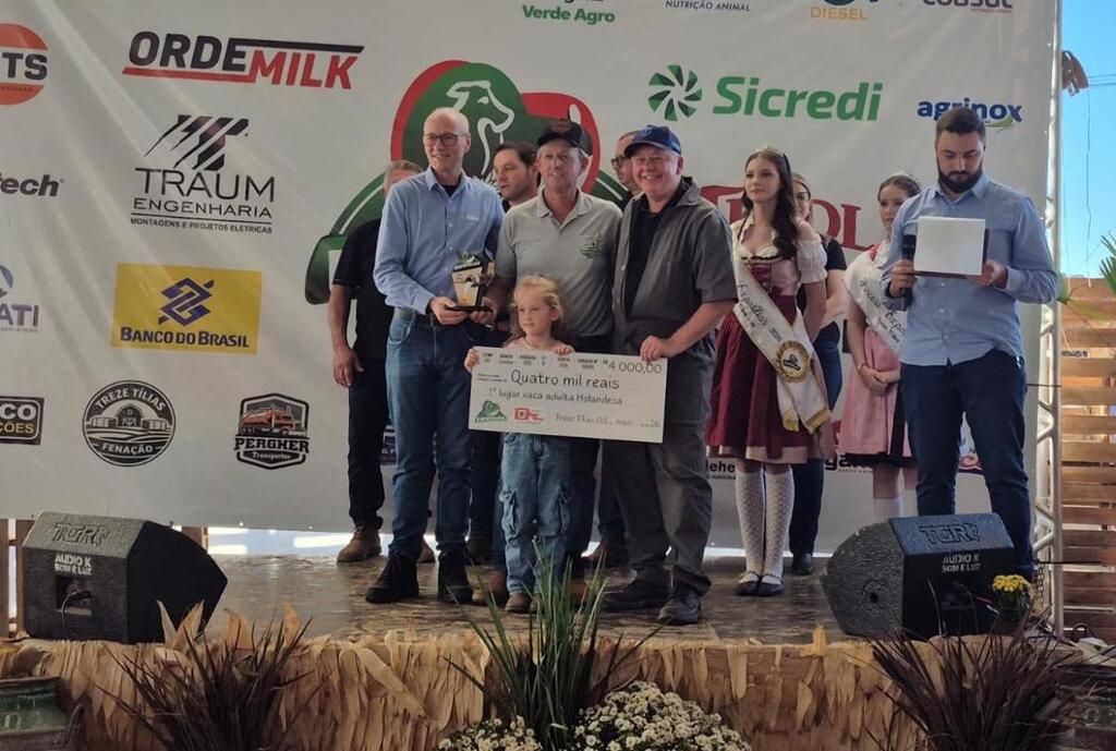 Com 88,510 kg, vaca da família Auer registra maior produção do torneio leiteiro da Expotílias 2026