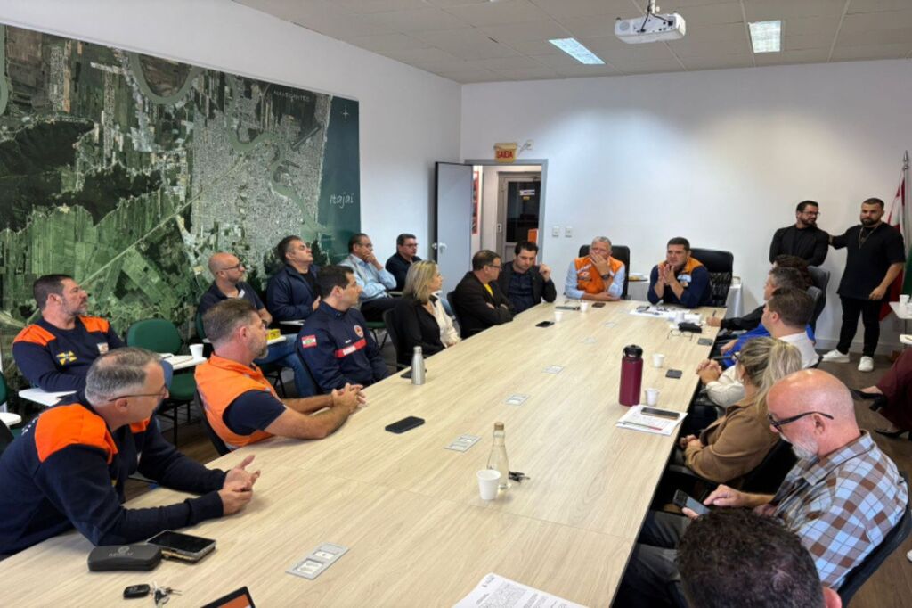 Pref. Itajaí - ITAJAÍ ANTECIPA PREVENÇÃO E SE PREPARA PARA COMBATER EL NIÑO NO SEGUNDO SEMESTRE