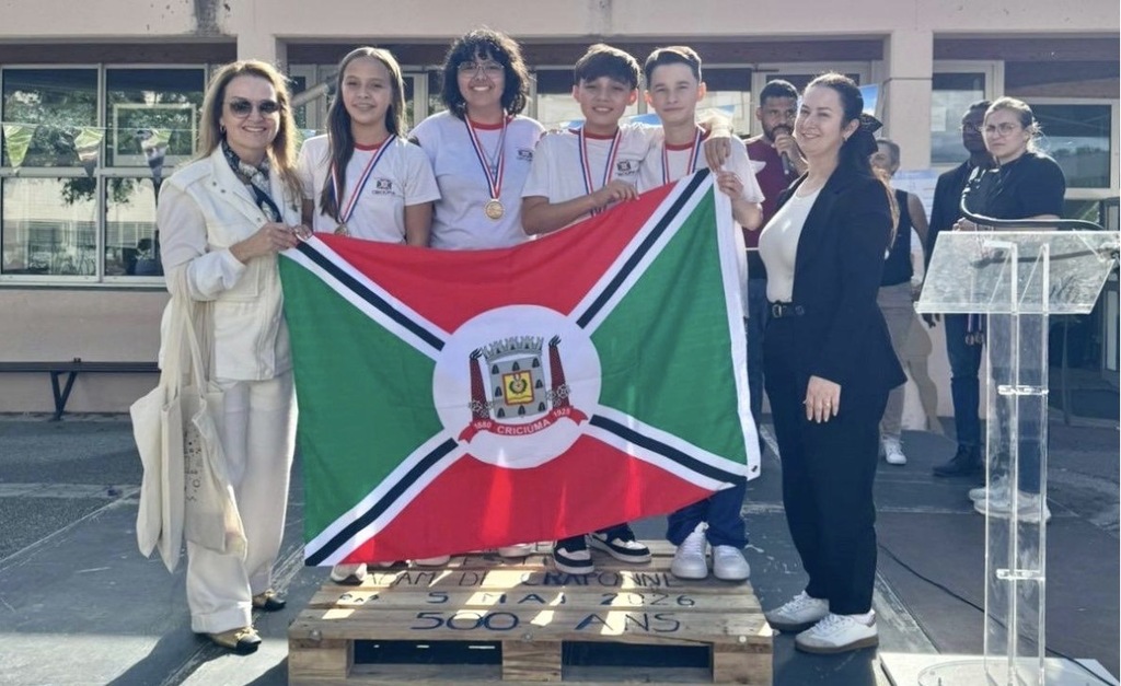 Estudantes de Criciúma conquistam medalha de ouro na Olimpíada Internacional de Matemática, na França