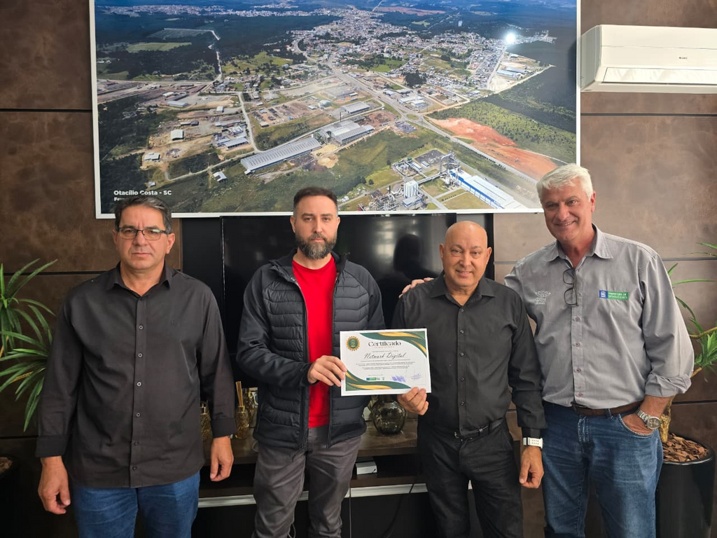Prefeitura de Otacílio Costa homenageia empresa Network Digital por iniciativa de inclusão digital