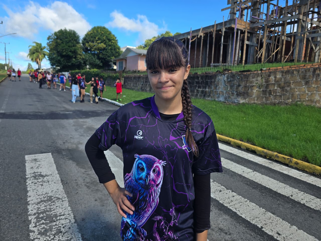 Emili se destaca e quer fazer carreira no atletismo